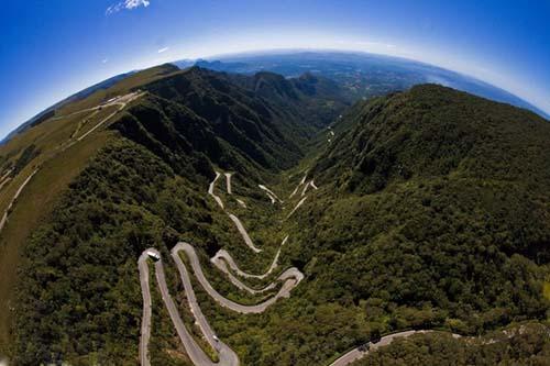 No próximo dia 1º de dezembro, 50 atletas selecionados pela marca tentarão superar a corrida mais marcante de suas vidas: Mizuno Uphill Marathon / Foto: Divulgação